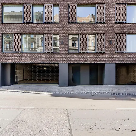 Sleek Premium With Parking Apartment *