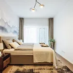 Sleek Premium With Parking Appartement *