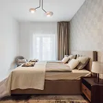 Sleek Premium With Parking Appartement *