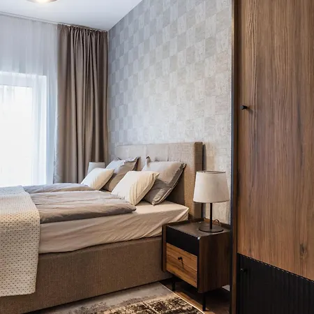 Sleek Premium With Parking Apartament