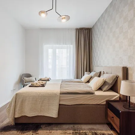 Sleek Premium With Parking Apartament *