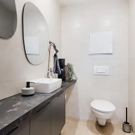 Sleek Premium With Parking Apartament *