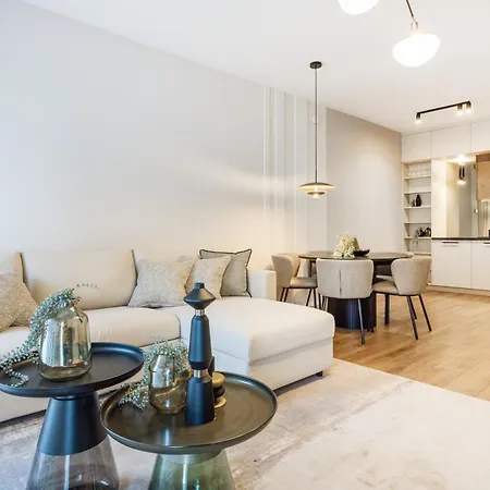 Sleek Premium With Parking Apartament